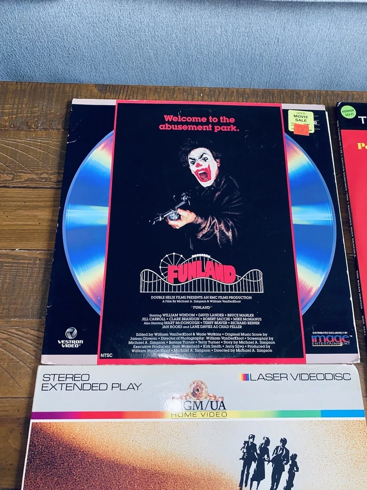 Lot Of 4 Laserdisc Horror Movie Lot Dracula Vampire Funland Body Snatchers Mixed - Image 3 of 4