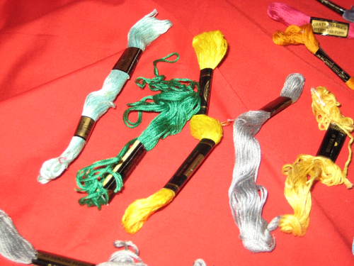 MS2136* - 15 SKEINS VINTAGE EMBROIDERY FLOSS, THREAD - ASSORTED COLORS & BRANDS - Picture 4 of 5
