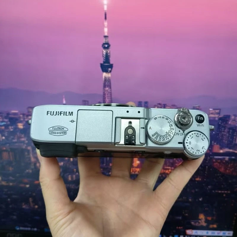 Fujifilm X-Serie X-E2 XE2 16.3-Megapixel Digitalkamera Gehäuse Silber -90 % NEU - Bild 3 von 4