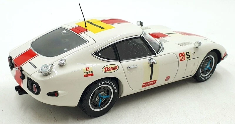 Autoart 1/18 Scale 86715 - Toyota 2000 GT #1 24Hrs Fuji 1967 White/Red - Image 2 of 4