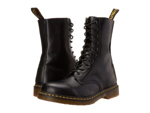 dr martens 1490 black smooth