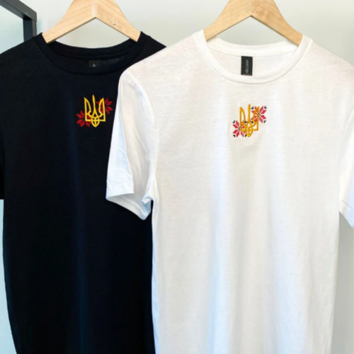Camiseta Ucraniana con Tryzub Ucraniano Bordado y Adorno - Imagen 24 de 26