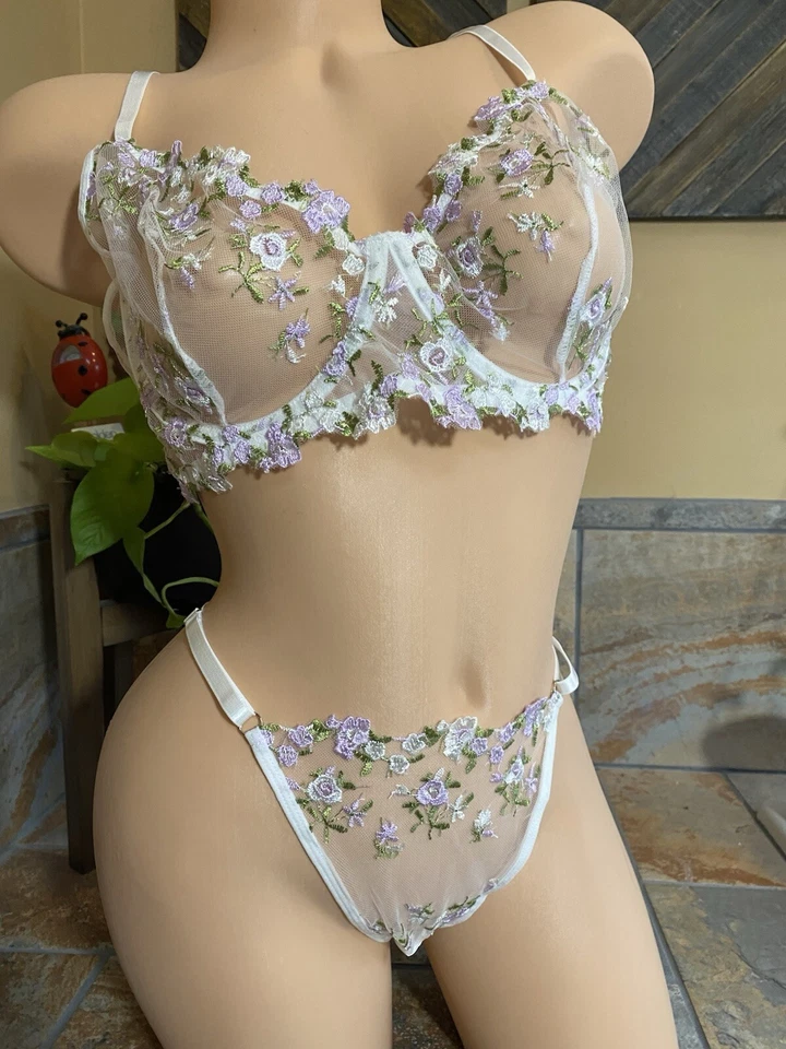 Delicado conjunto de lencería brazalete y tanga con aros de encaje floral púrpura XL NUEVO SIN ETIQUETAS Foto 2 de 4