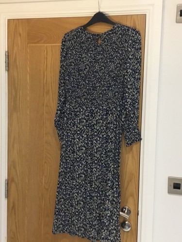 BNWT Ladies River Island petite floral dress with diamanté detail, size 8 - Picture 5 of 5