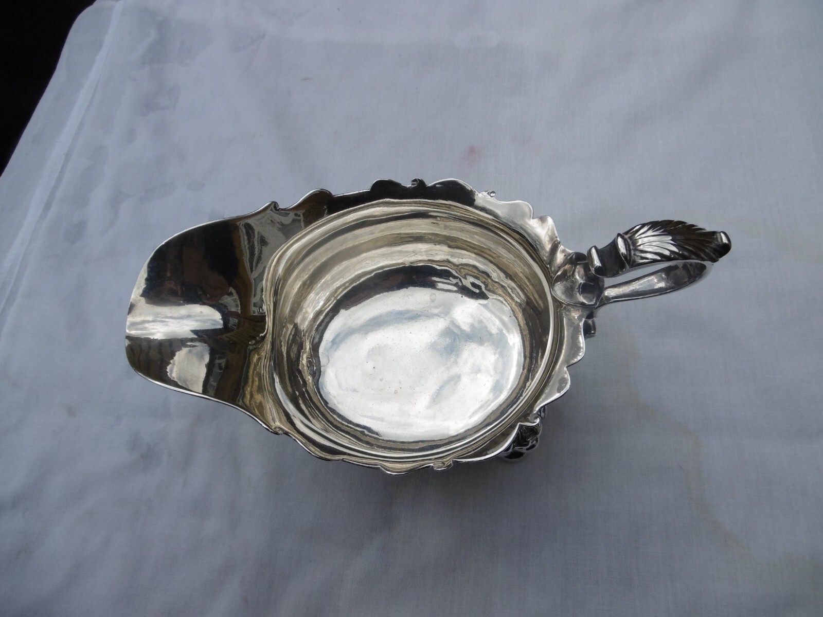 1784 fine silver Gravy Boat with great Lions head decoration