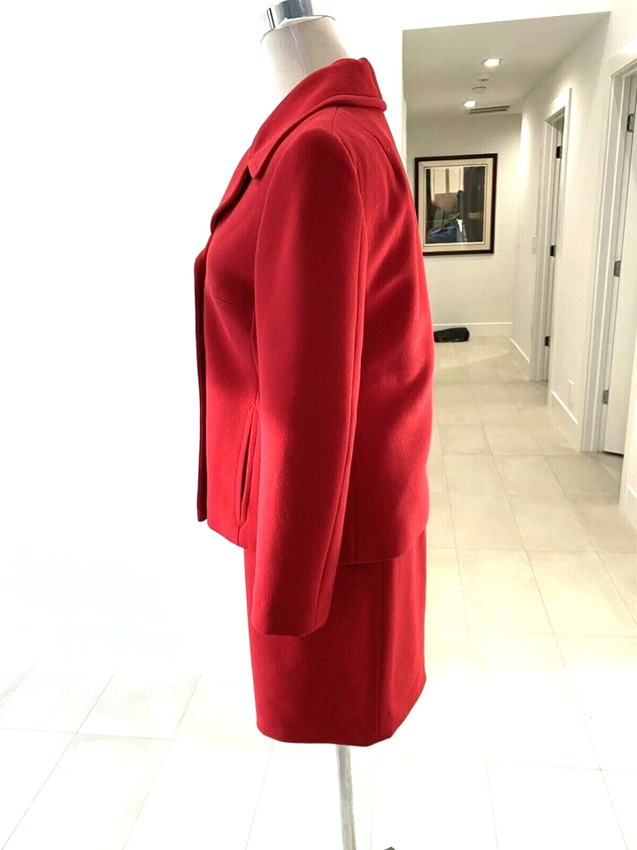 $895 Moschino дешевая и шикарная юбка костюм красный размер 4/6 винтажный 90-х сделано в Италии - Изображение 4 из 4