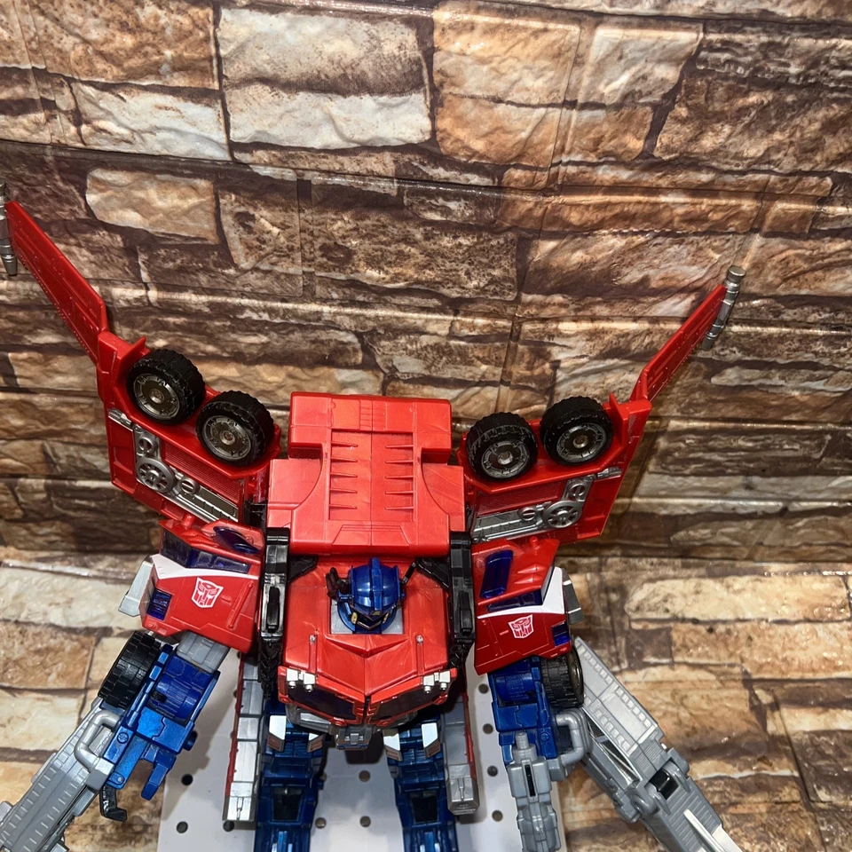 2005 Transformers Cybertron Leader Class Optimus Prime Near Complete HTF - Image 4 of 4