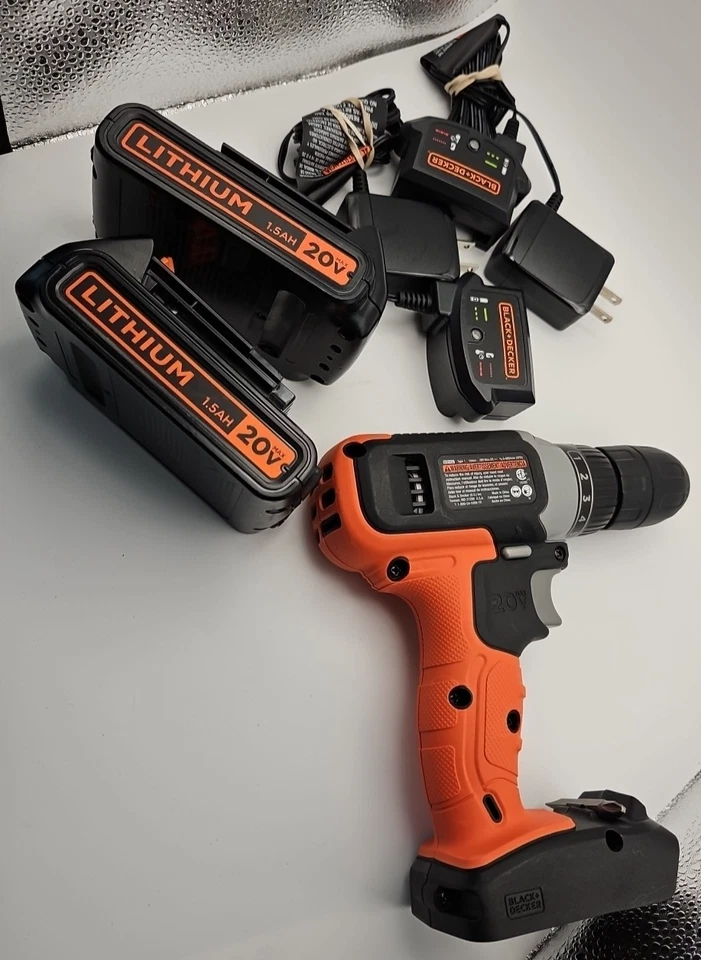 Broca sem fio Black+Decker BCD702 20V - 2 BATERIAS E 2 CARREGADORES - Imagem 2 de 3