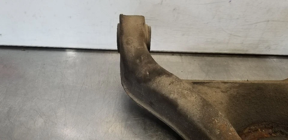 96 BUICK ROADMASTER BRAZO DE CONTROL INFERIOR PASAJERO DELANTERO DERECHO Foto 3 de 4