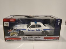 GREENLIGHT GREEN MACHINE 1976 DODGE CORONET BOSTON POLICE DEPT. HOT PURSUIT 1/24