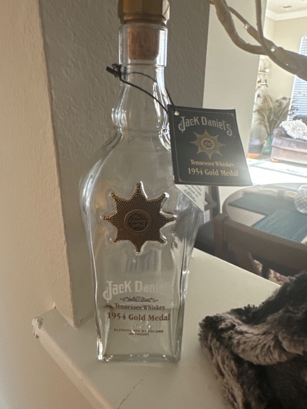 jack daniels 1954 gold medal bottle 