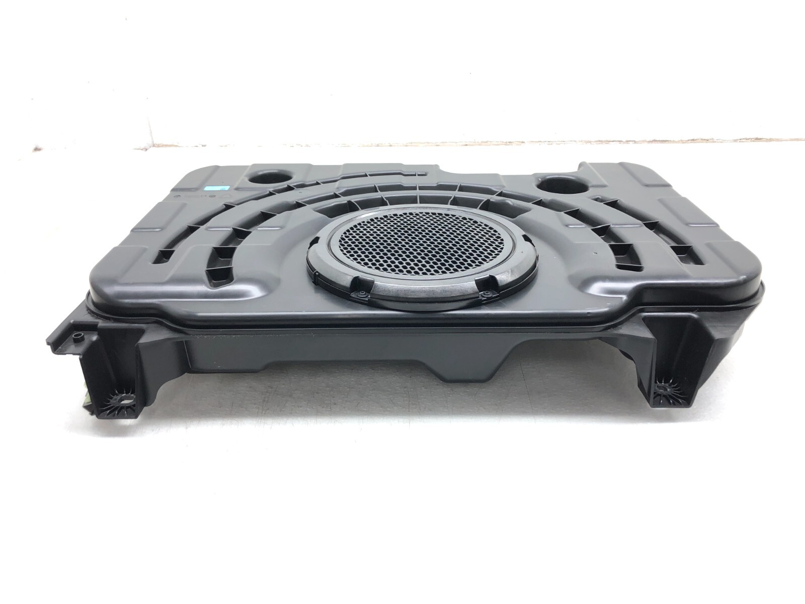 2017-2020 MASERATI LEVANTE REAR SUBWOOFER SPEAKER BASS BOX OEM