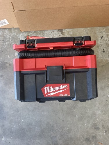 Milwaukee 0970-20 M18 FUEL 18V PACKOUT 2.5 Gallon Wet/Dry Vacuum