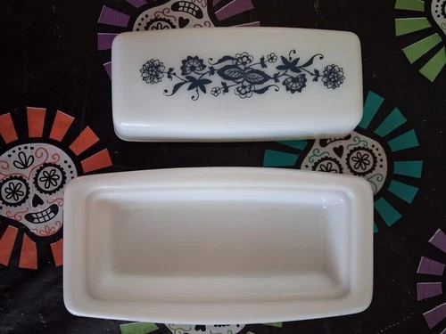 Beautiful Vintage Pyrex 72-B Covered Butter Dish In Old Town Blue Onion Pattern