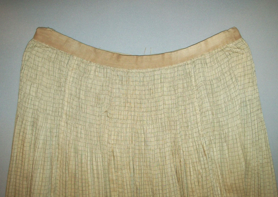 Antigua enagua de colección de la década de 1890 hecha a mano elegante deslizable increíble trabajo pliegues hechos en casa Foto 3 de 4