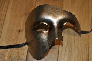 Masquerade //Ball //Prom.UK STOCK.FREEPOST. CAST Venetian Phantom//Half face Mask