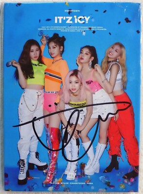 It'sz Icy Includes 80pg Photobook + 2 Photocards) by Itzy CD 2019