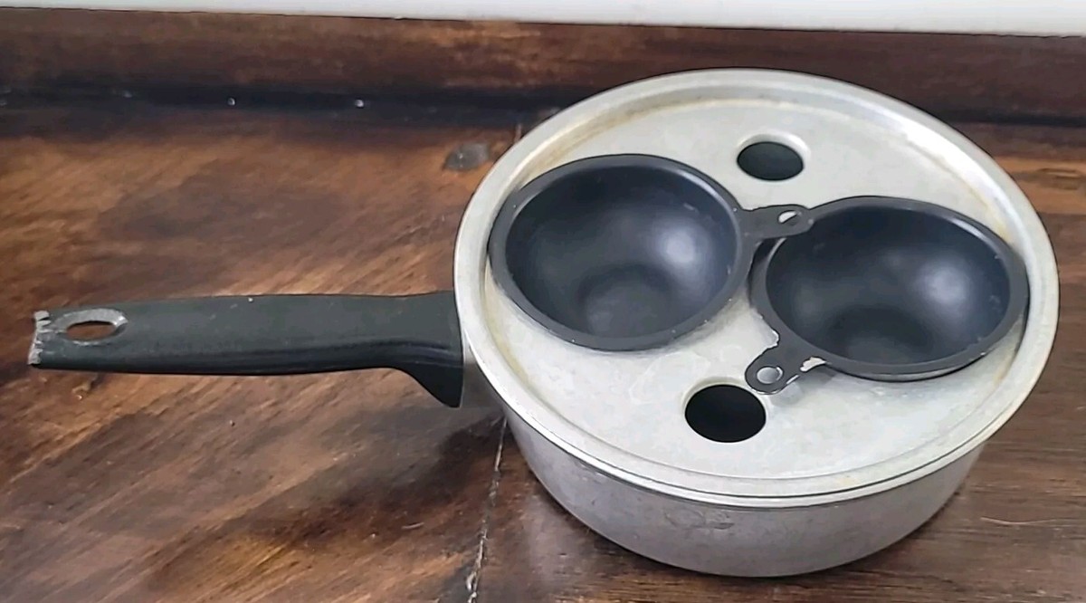 Vintage Wear-Ever Aluminum Egg Poacher 2 Eggs 1 Qt. Pan No. 38142