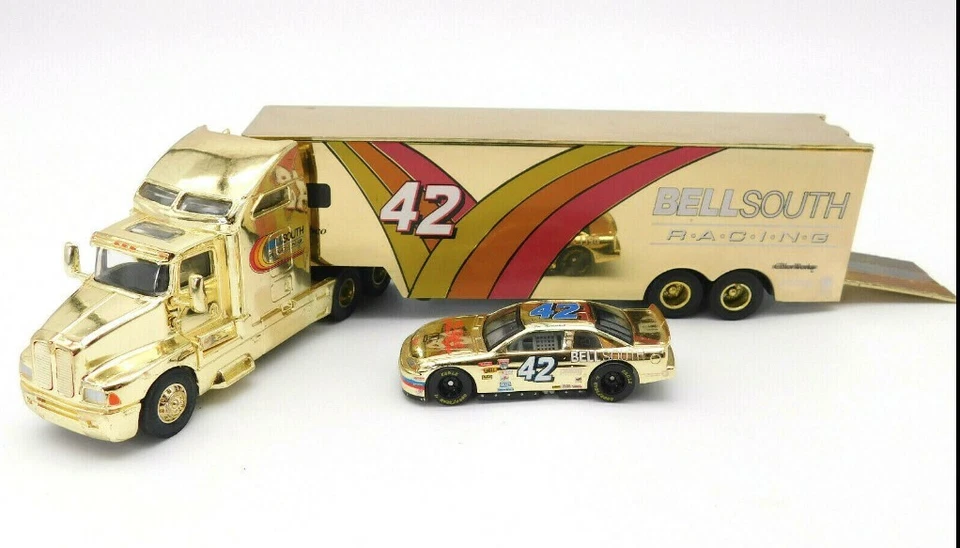 Racing Champions #42 NASCAR Transporter Gold 50 aniversario, nuevo a estrenar Foto 4 de 4