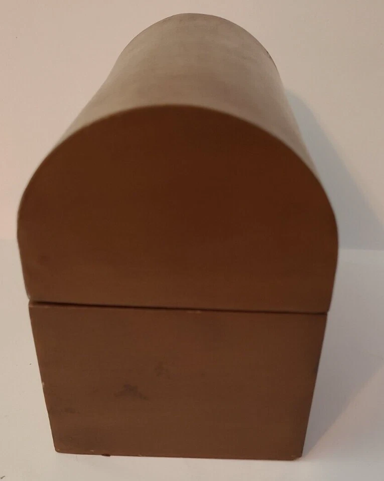 Vintage Faux Wood Treasure Chest with Decorative Metal Closure 5"H x 7.5"L x4" W - Image 3 of 4