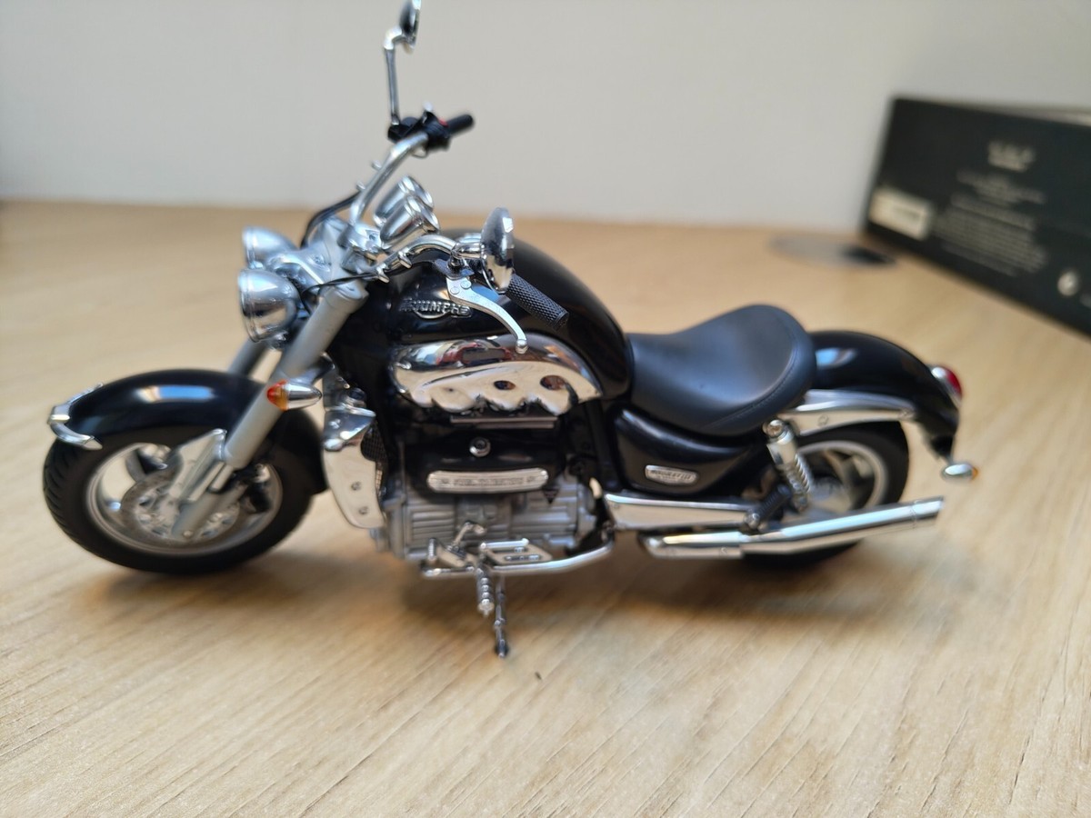 MINICHAMPS TRIUMPH ROCKET III 1/12スケール minichamps Triumph Rocket III 2004 (Black) (1/12 scale model)