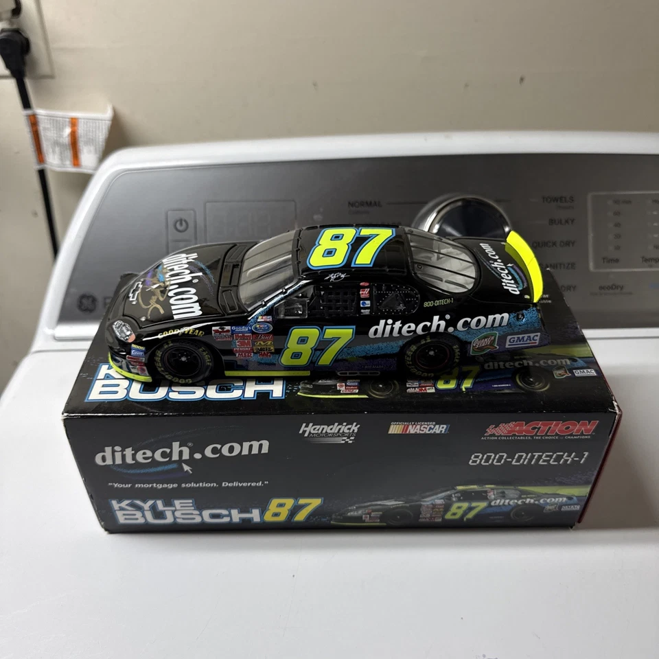 **AUTOGRAFIADO** 1:24 2003 Kyle Busch #87 ROOKIE Ditech por acción 1 de 2.400  Foto 2 de 4