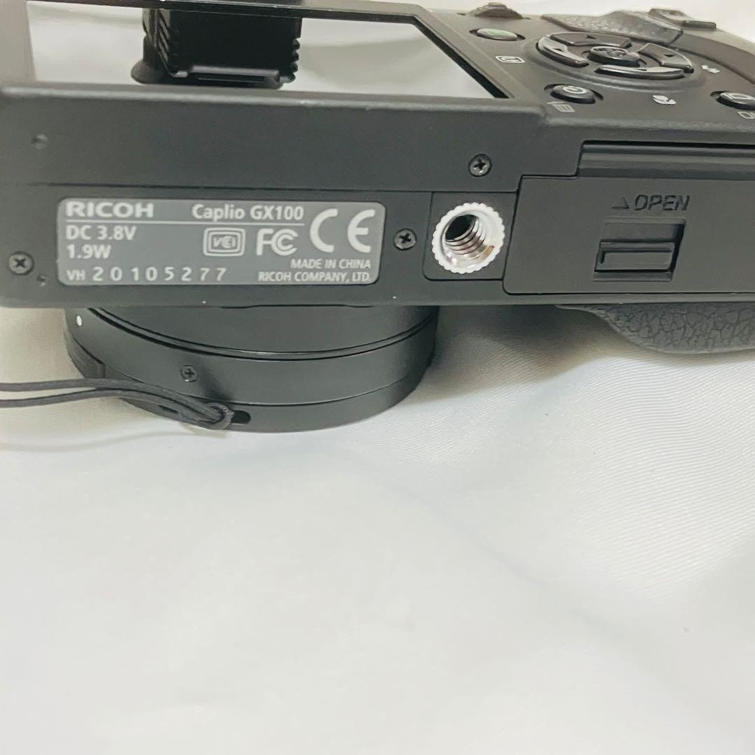 RICOH Caplio GX100 Compact Digital Camera w/ VF-1 Viewfinder