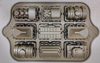Williams Sonoma Nordic Ware 3D Railway Train Cake Pan Mold Cast 5 Cups 1.2 L
