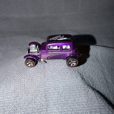 LR2- 1968 Hot Wheels Car '32 FORD VICKY Redline  Purple