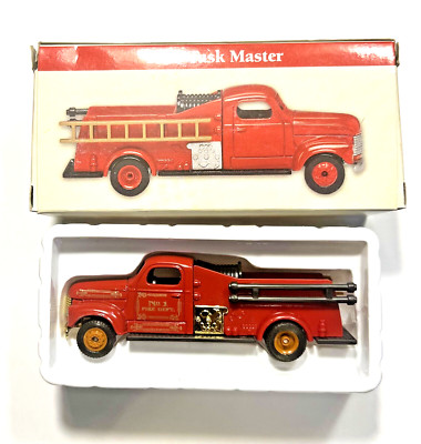 1999 Readers Digest 1948 Ahrens-Fox 1:64 Die Cast Fire Truck