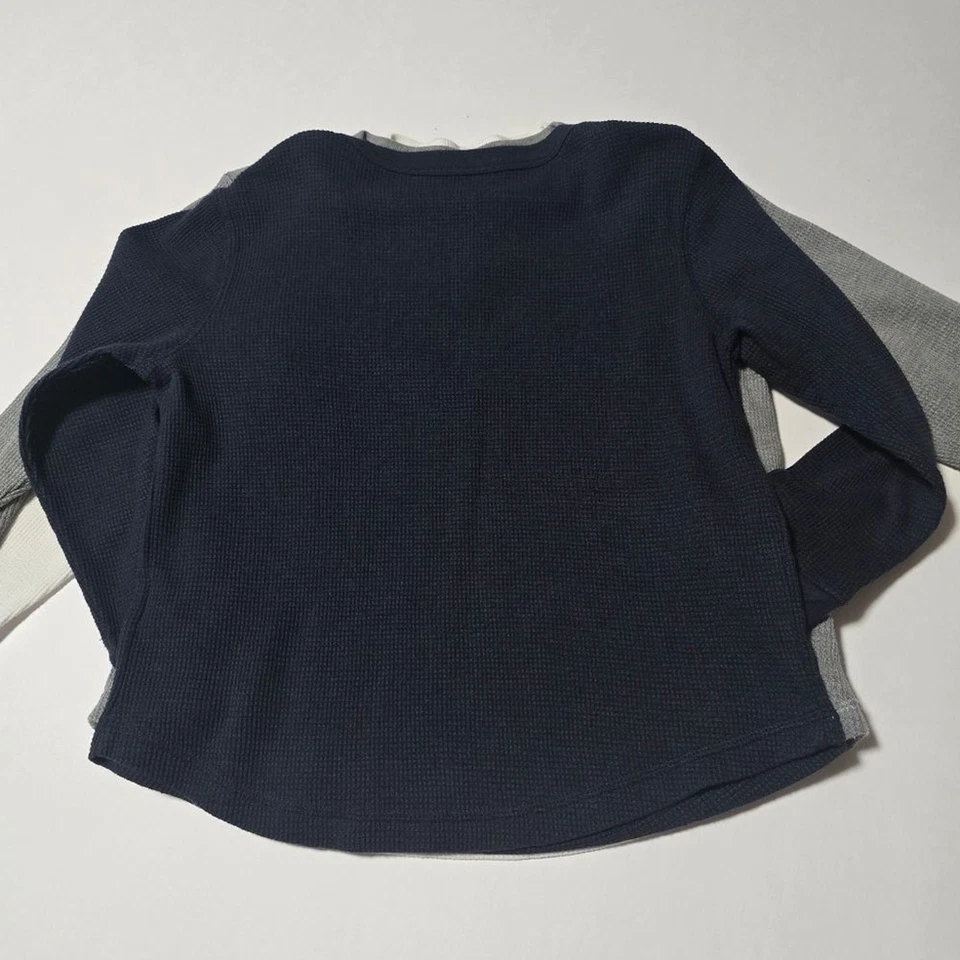 Conjunto de camisa térmica Old Navy para niños jóvenes talla 6-7 - azul marino, blanco y gris Foto 3 de 4