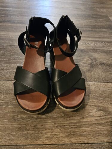 Mia Women's Low Wedge Sandals, Size 9, Black And Brown