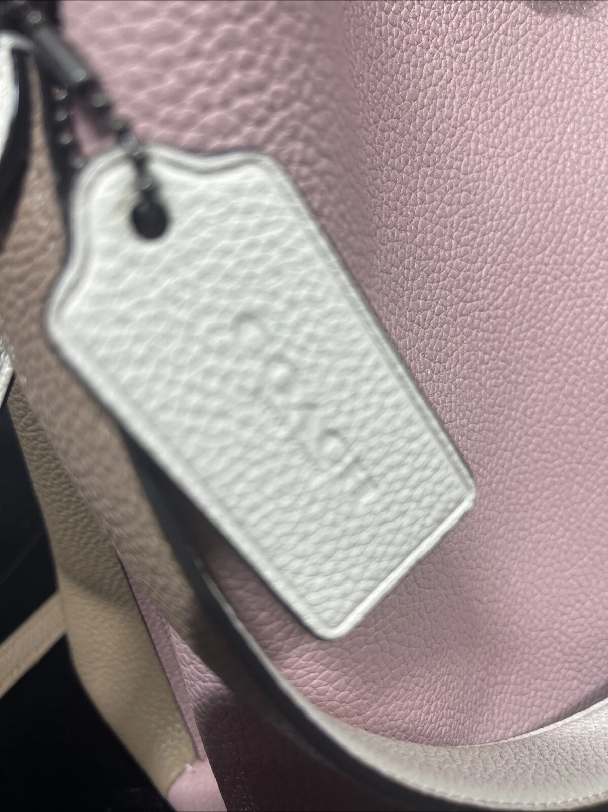 Borsa Coach in pelle colore blocco Charlie usata delicatamente non fumatori rosa beige