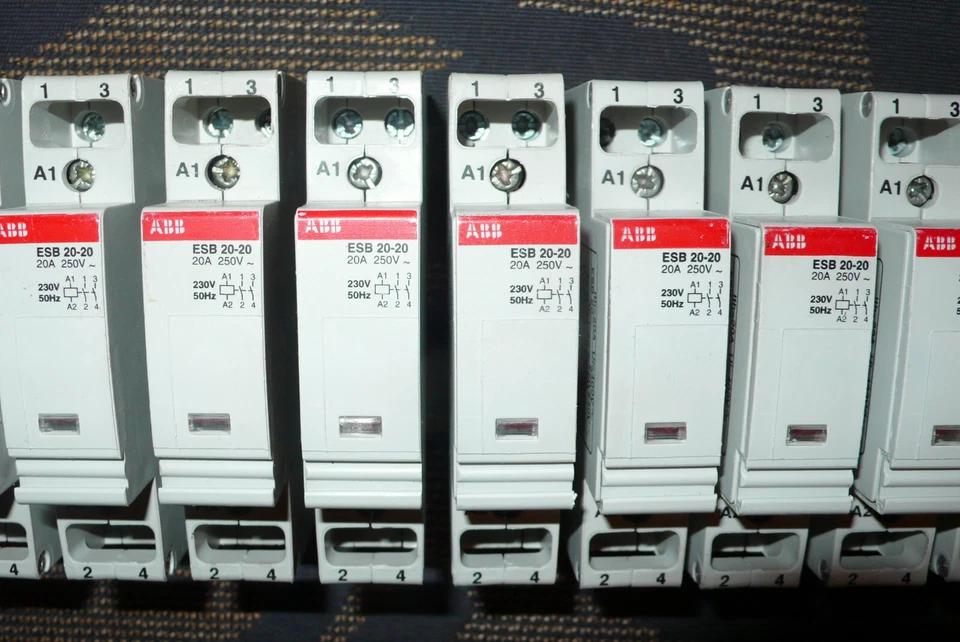 ABB ESB20-20 CONTACTEUR 2 contact à fermeture (NO) 20AMPERES bobine 230Volts 20A - Photo 4/4