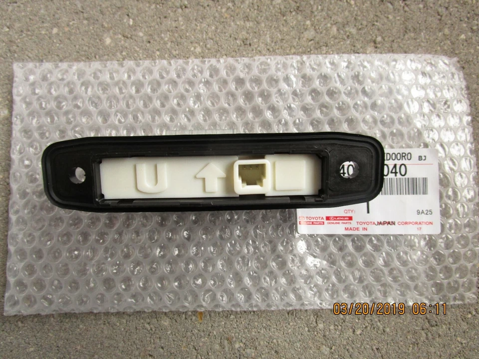 适合:08 - 17 丰田 Land CRUISER TRUNK LID 开口器尾盖释放开关新品 — 第 3/4 张图片