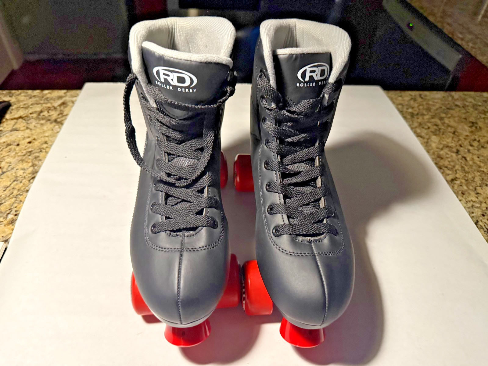 &ndash; Black/gray / Red