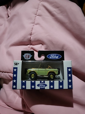 2024 M2 MACHINES 1976 FORD BRONCO CHASE 1/750