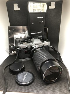 Kamera Olympus OM 10 Tokina 80 200mm 1.4 Objektiv Blitz Anleitung SLR