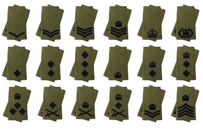Paar schwarze auf olivgrüne Rangfolien Schulterklappen - Kings Crown C3R (alle Ränge)