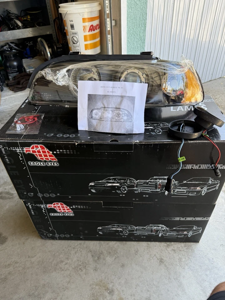 Conjunto de faros Hella H11410611 Foto 2 de 4