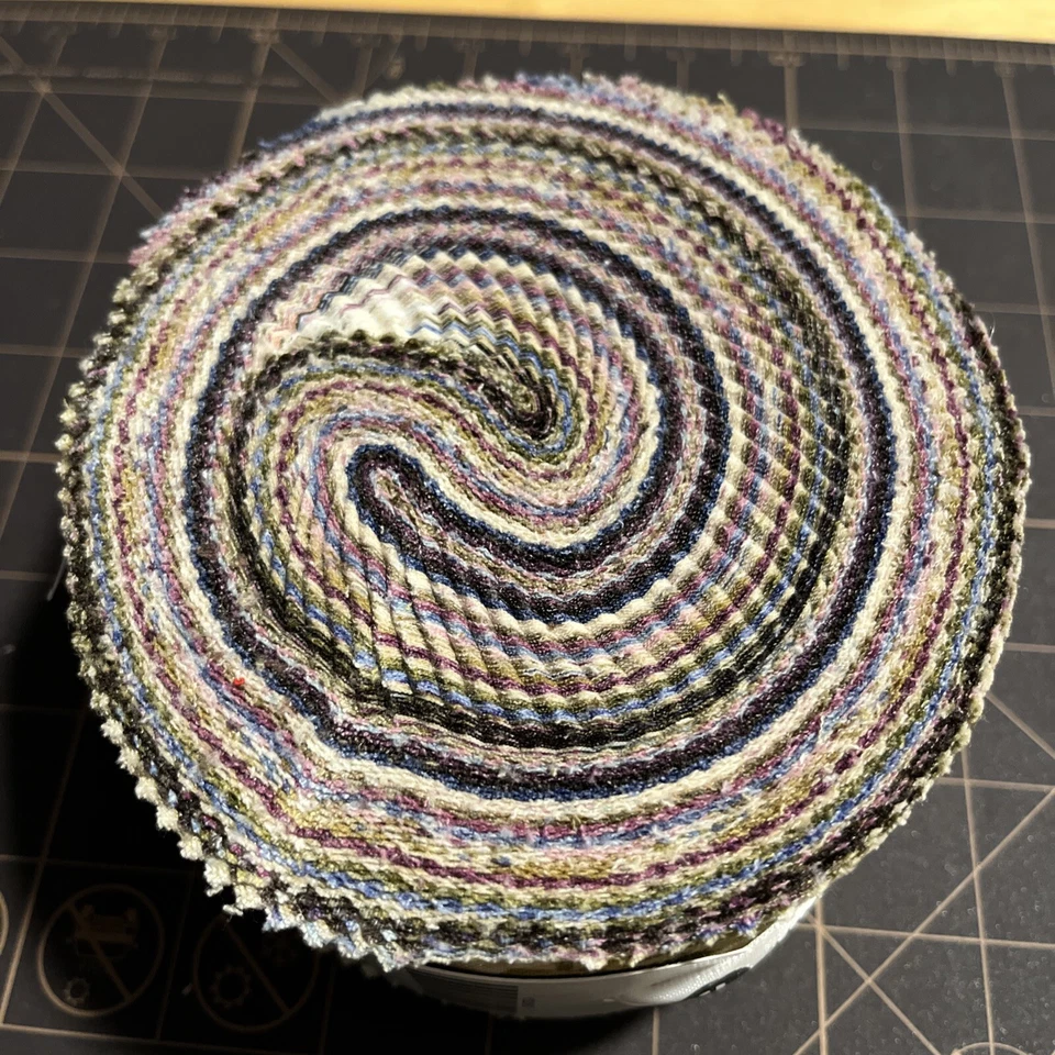 Telas Andover - Rollo de gelatina caja sombrero 2,5” x 43” 40 piezas Foto 3 de 3