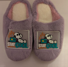 One pair Snoopy sherpa lined slippers New without tags, Size: S/M 6.5  under 