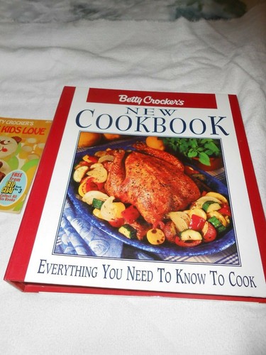 LOT OF 3 VTG BETTY CROCKER'S COOK BOOKS - Foto 4 di 5