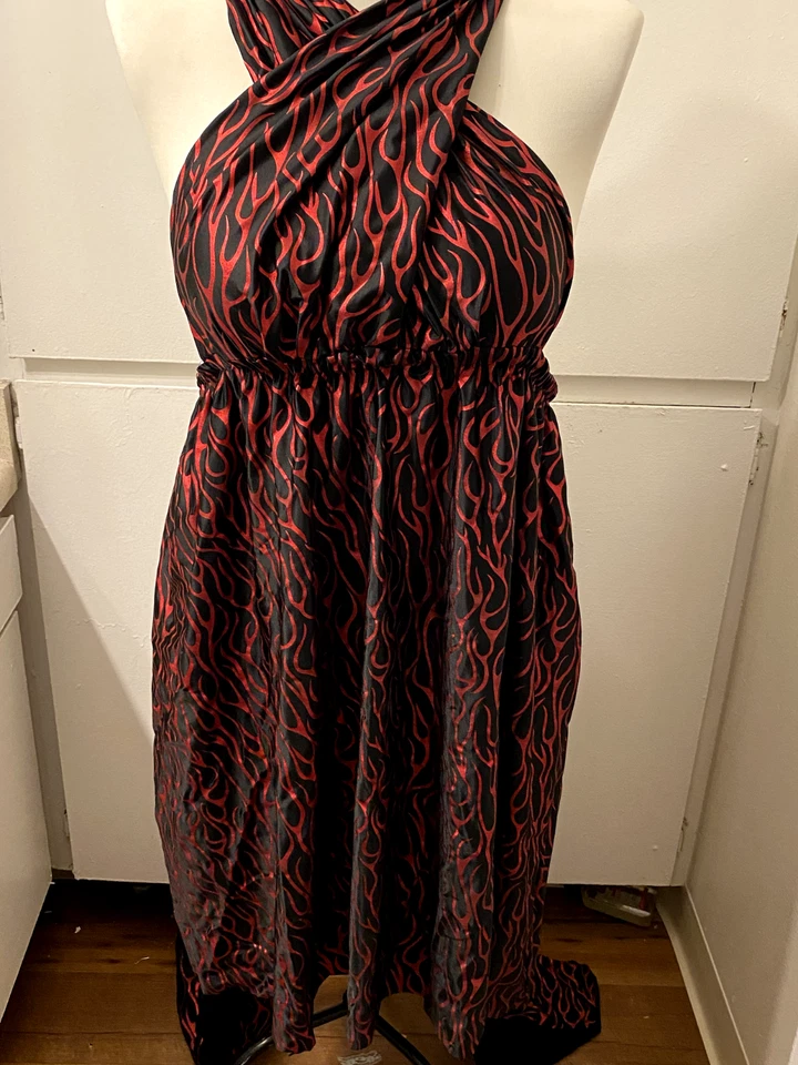 Vestido Multi Estilo Infinito XL - XXL Negro Rojo Llamas Sexy Único en su Clase Foto 3 de 4