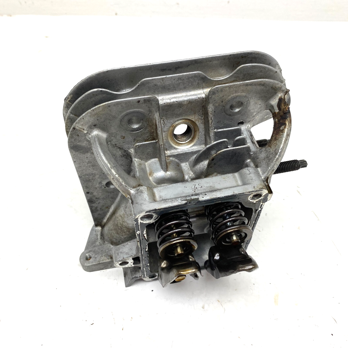 A  John Deere Z525E Briggs & Stratton 44U877 Cylinder Head #2
