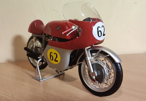 MOTO GP ALTAYA 1/12 MV AGUSTA 500 Four John SURTEES 1956 N°62 dans sa boîte - Imagen 5 de 6