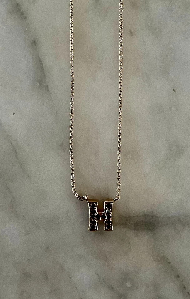 Collar de diamantes negros con letras "H", oro rosa de 14K e Italia estampada: usado Foto 4 de 4