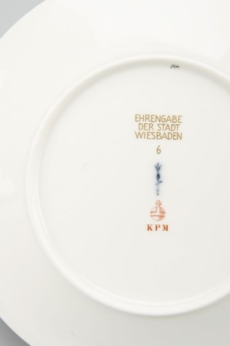 47647 - KPM-Prunktasse. Seltene Ehrengabe der Stadt Wiesbaden - Zur Erinnerung - Bild 2 von 6