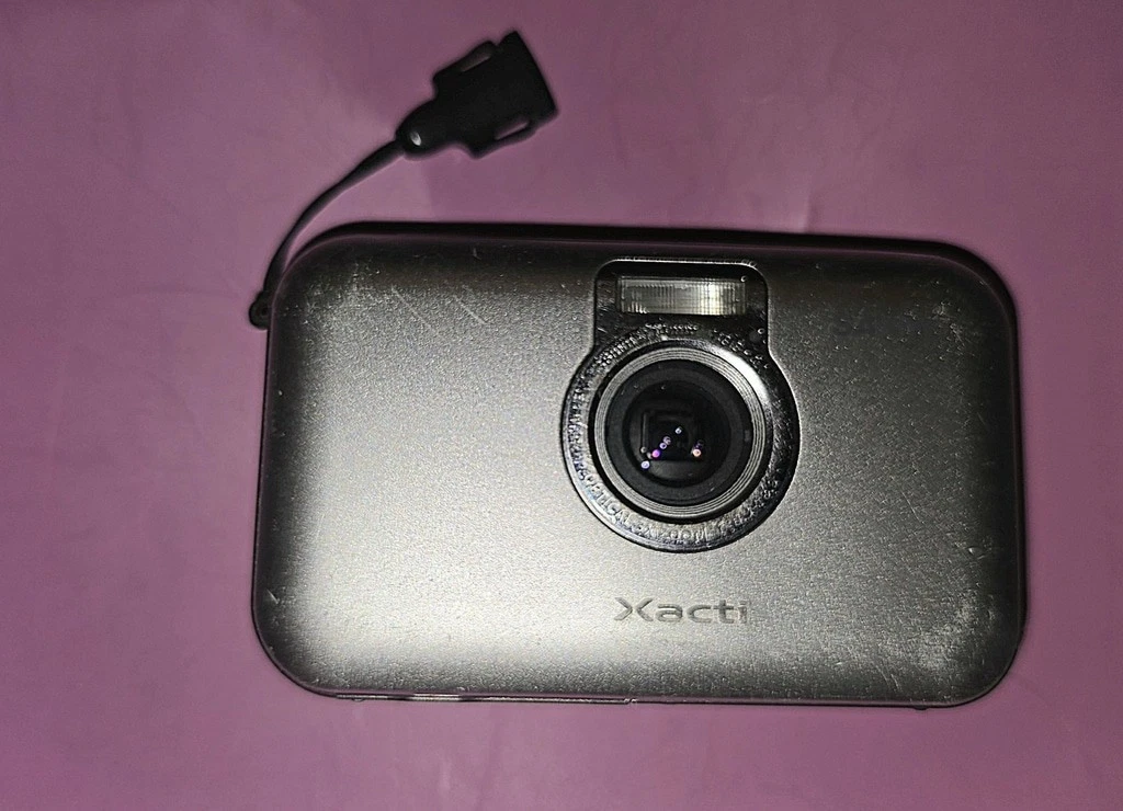 希少　美品　動作品　SANYO Xacti DSC-E6 デジタルカメラ SANYO Xacti DSC-E6 コンパクトデジタルカメラ - メルカリ