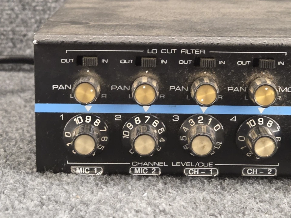 Shure FP42 4-input 2-Output Broadcast Stereo Microphone Mixer - Image 4 of 4